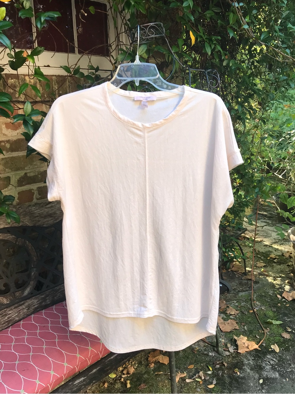 Cable & Gauge- OFF WHITE RAYON KNIT SHIRT TOP- Size Small- EUC